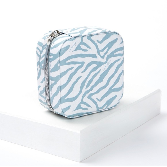 Milly Traveling Jewelry Case Blue & White Zebra Print NWT - Picture 7 of 14